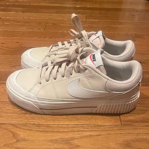 Women's Court Legacy Lift Platform Sneaker- pearl white